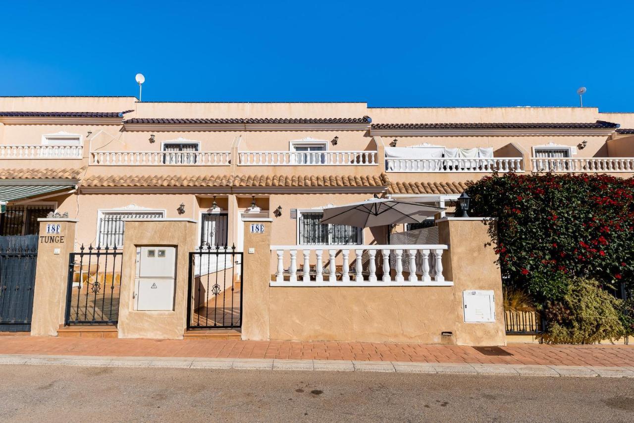Bungalow La Zenia Cerca De La Playa Orihuela Exteriér fotografie