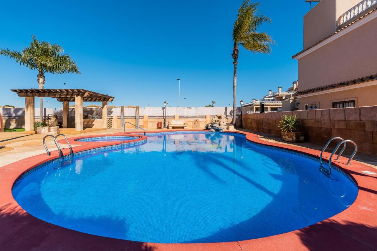 Bungalow La Zenia Cerca De La Playa Orihuela Exteriér fotografie