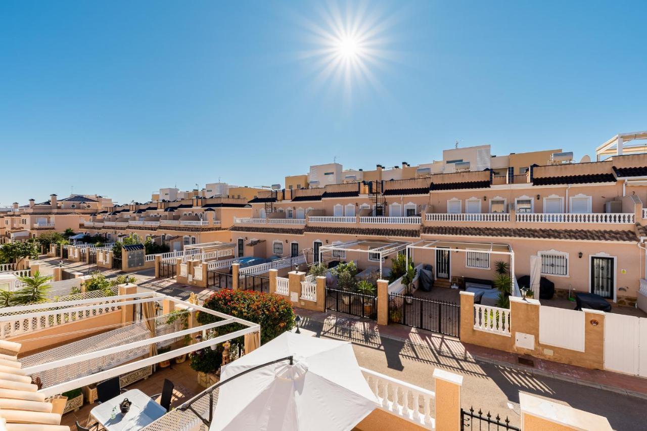 Bungalow La Zenia Cerca De La Playa Orihuela Exteriér fotografie